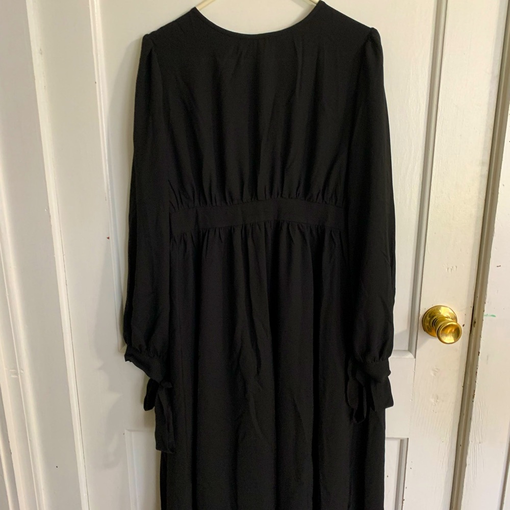 Women’s classy black midi dress